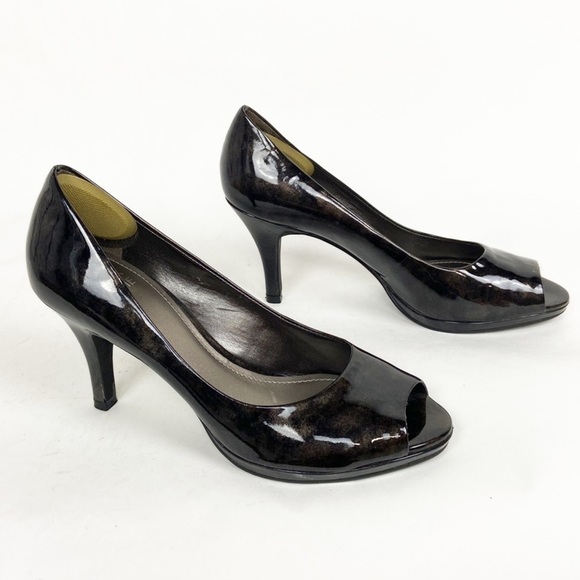 Alex Marie Cashmere Pansy Grey Patent Leather Stiletto Peep Toe Heel Pumps - Picture 15 of 16